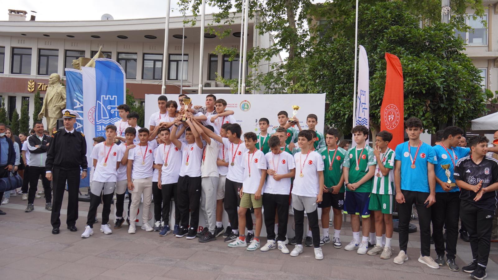 Çeşme’de 17. Yarımada Spor Oyunları’nda  ödüller sahiplerini buldu